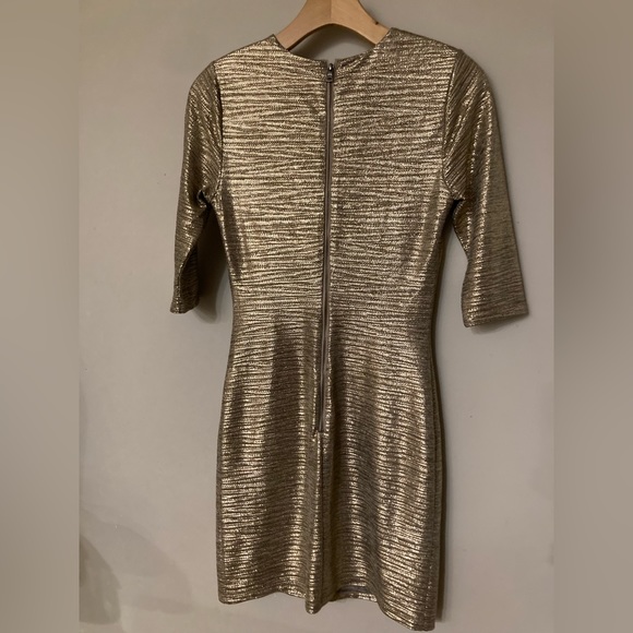 Alice + Olivia Delora Metallic - Picture 6 of 10